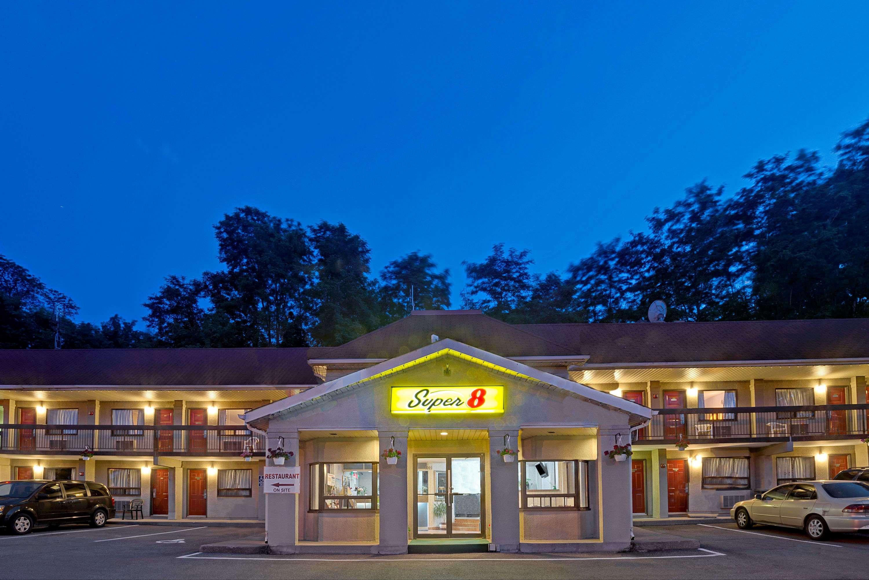 Super 8 By Wyndham Niagara Falls North Exteriör bild